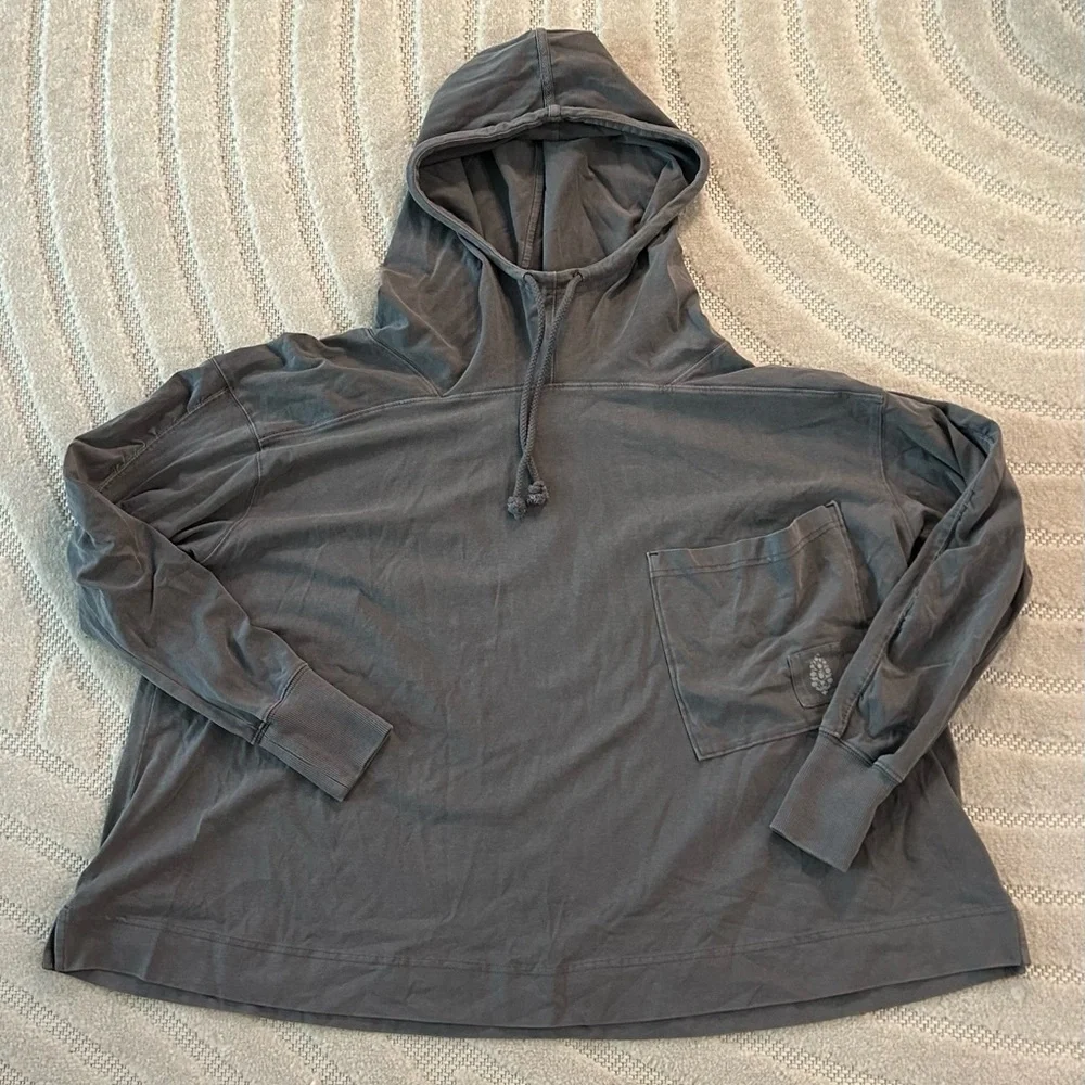Free People FP Movement Hot Shot Hooded Layer in Gunmetal Grey - S